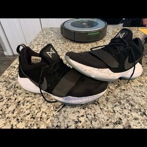 Size 15 men’s indoor basketball shoes